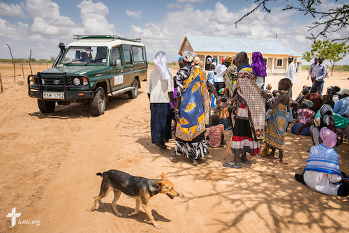 Patients arrive at a LCMS Mercy Medical Team clinic on Monday, June 20, 2016, in Nataparkakono, a village in Turkana, Kenya. LCMS Communications/Erik M. Lunsford