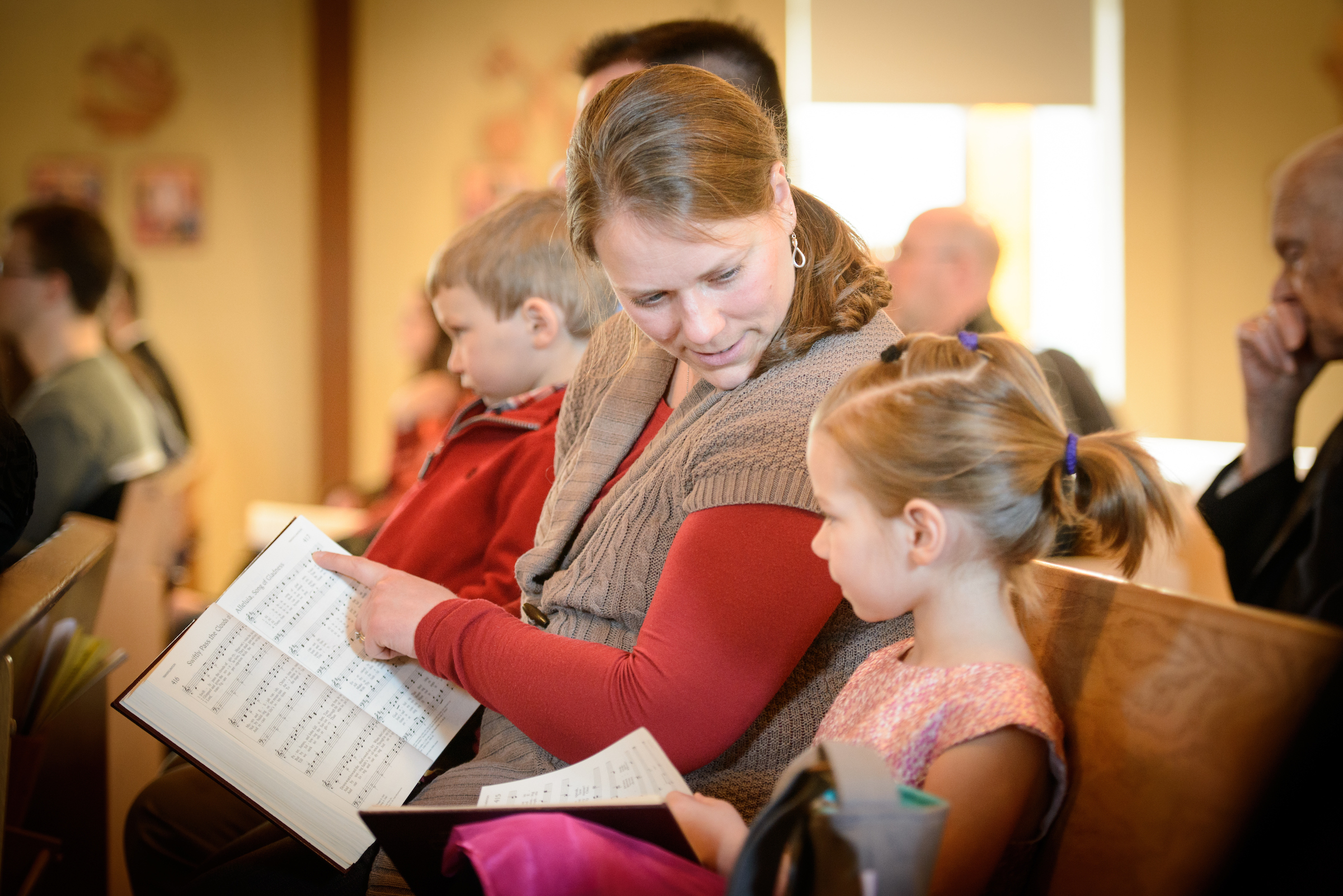 Laurie Vogt leads her daughter Abigail Vogt in the Lutheran Service Book during worship on Transfiguration Sunday, Feb. 7, 2016, at Peace Lutheran Church in Sussex, Wis., LCMS Communications/Erik M. Lunsford
