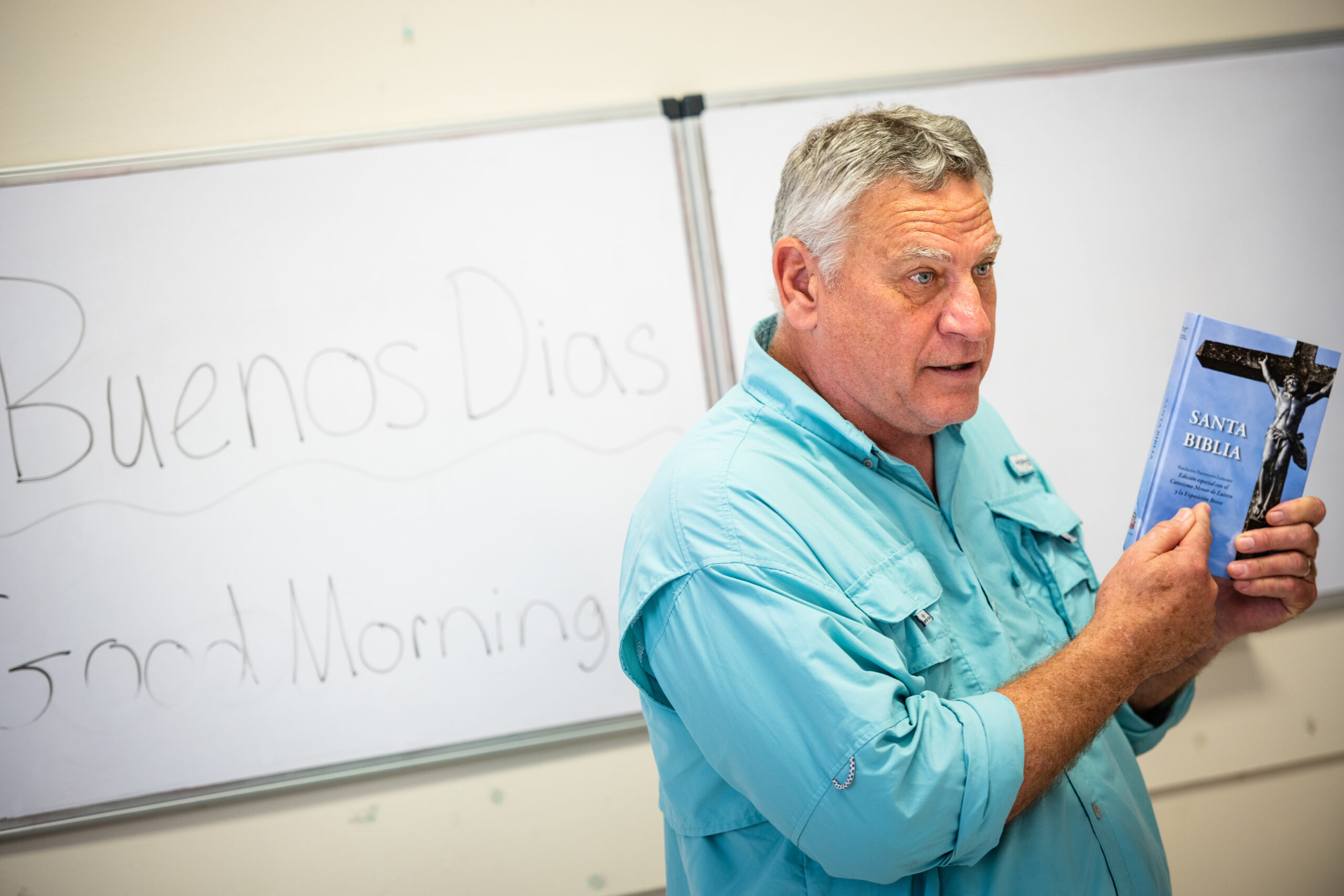 The Rev. Tom Brinkley, associate pastor at St. Matthews Lutheran Church, Esko, Minn., discusses the Bible during an English camp at Fuente de Vida (Fountain of Life Lutheran Church), Ponce, Puerto Rico, on Wednesday, Nov. 13, 2019. LCMS Communications/Erik M. Lunsford